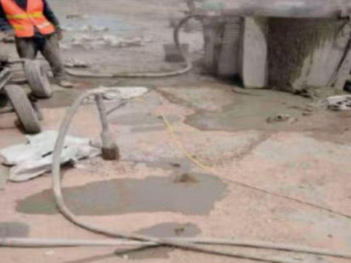 瓜州水泥混凝土路面板底注浆技术 路面脱空注浆整治方案