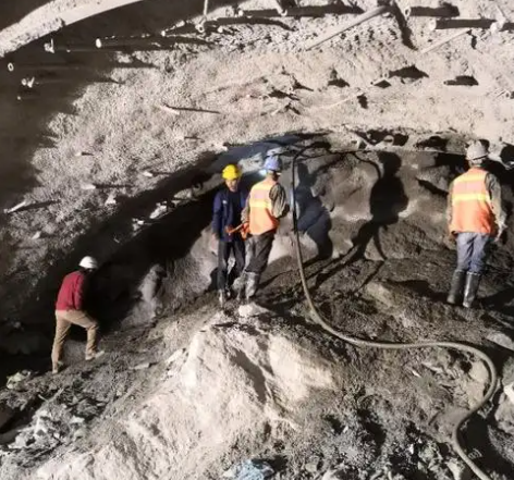 瓜州拱顶带模注浆料的施工流程及注意事项